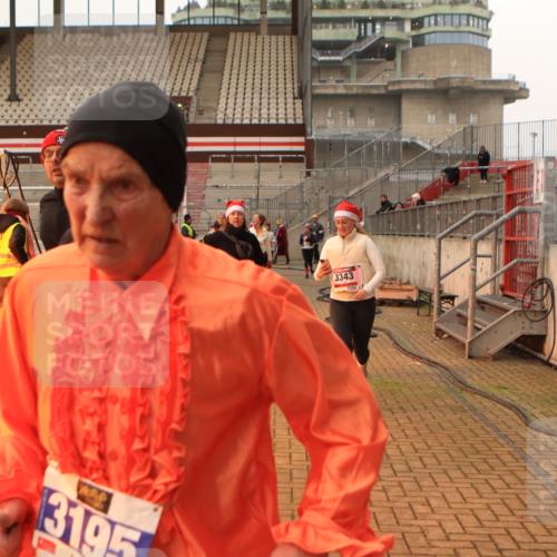 08.12.2024 - St. Pauli X-Mass-Run No. 14 Kathrin Stürmer Photography http://msf.ph/oto/7525064 08.12.2024 10:06:31 Ziel 151, 719, 795, 885, 890, 1786, 1940, 2003, 2062, 2346, 2751, 2755, 3083, 3337, 3343 meine-sportfotos.de