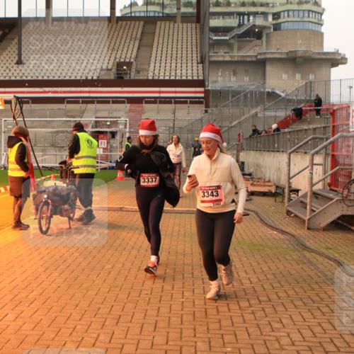 08.12.2024 - St. Pauli X-Mass-Run No. 14 Kathrin Stürmer Photography http://msf.ph/oto/7525068 08.12.2024 10:06:32 Ziel 151, 719, 795, 885, 890, 1786, 1940, 2062, 2346, 2751, 2755, 3083, 3337, 3343 meine-sportfotos.de