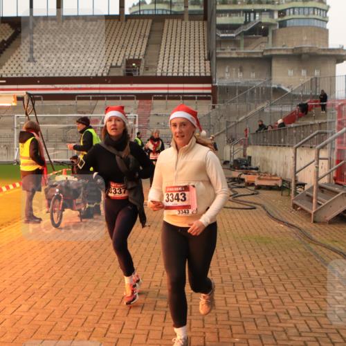 08.12.2024 - St. Pauli X-Mass-Run No. 14 Kathrin Stürmer Photography http://msf.ph/oto/7525069 08.12.2024 10:06:32 Ziel 151, 719, 795, 885, 890, 1786, 1940, 2062, 2346, 2751, 2755, 3083, 3337, 3343 meine-sportfotos.de