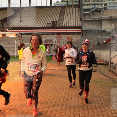 08.12.2024 - St. Pauli X-Mass-Run No. 14 Kathrin Stürmer Photography http://msf.ph/oto/7525081 08.12.2024 10:06:39 Ziel 129, 151, 165, 719, 1720, 1940, 2062, 2208, 2346, 2751, 2755, 2843, 2861, 2888, 3083, 3337, 3343 meine-sportfotos.de