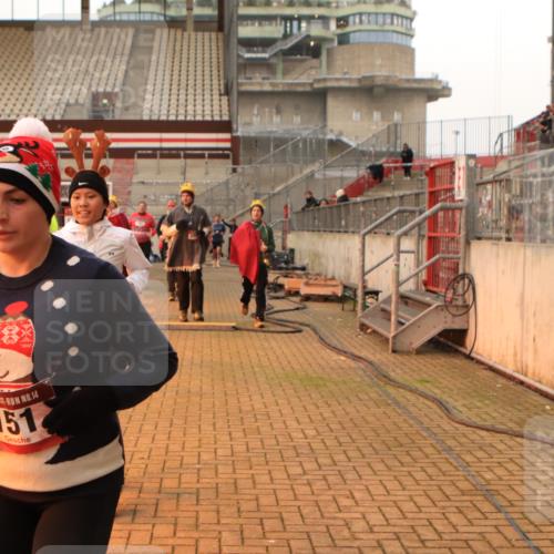 08.12.2024 - St. Pauli X-Mass-Run No. 14 Kathrin Stürmer Photography http://msf.ph/oto/7525086 08.12.2024 10:06:40 Ziel 129, 151, 165, 719, 1720, 1940, 2062, 2208, 2346, 2751, 2755, 2843, 2861, 2888, 3337, 3343 meine-sportfotos.de