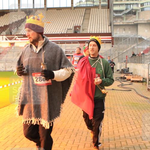 08.12.2024 - St. Pauli X-Mass-Run No. 14 Kathrin Stürmer Photography http://msf.ph/oto/7525098 08.12.2024 10:06:44 Ziel 129, 151, 165, 1007, 1720, 1940, 2062, 2208, 2212, 2346, 2843, 2861, 2888, 3338, 3342 meine-sportfotos.de