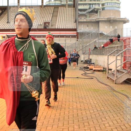 08.12.2024 - St. Pauli X-Mass-Run No. 14 Kathrin Stürmer Photography http://msf.ph/oto/7525101 08.12.2024 10:06:45 Ziel 129, 151, 165, 1007, 1720, 2099, 2208, 2212, 2346, 2843, 2861, 2888, 3338, 3342 meine-sportfotos.de
