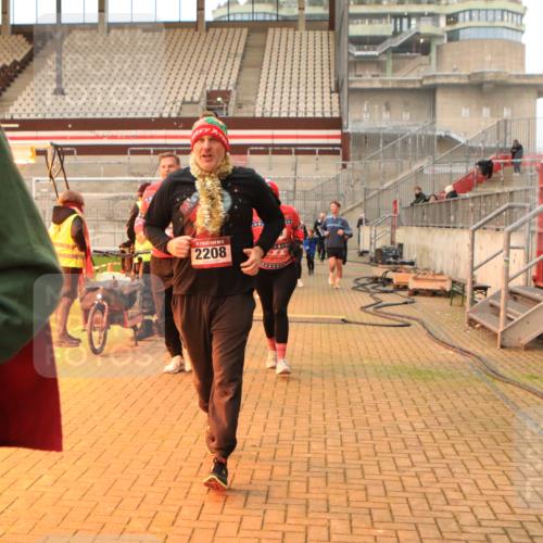 08.12.2024 - St. Pauli X-Mass-Run No. 14 Kathrin Stürmer Photography http://msf.ph/oto/7525103 08.12.2024 10:06:45 Ziel 129, 151, 165, 1007, 1720, 2099, 2208, 2212, 2346, 2843, 2861, 2888, 3338, 3342 meine-sportfotos.de