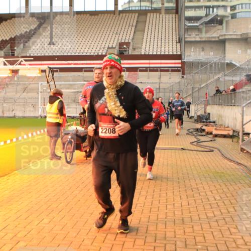 08.12.2024 - St. Pauli X-Mass-Run No. 14 Kathrin Stürmer Photography http://msf.ph/oto/7525104 08.12.2024 10:06:45 Ziel 129, 151, 165, 1007, 1720, 2099, 2208, 2212, 2346, 2843, 2861, 2888, 3338, 3342 meine-sportfotos.de