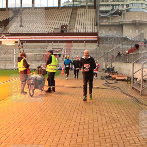 08.12.2024 - St. Pauli X-Mass-Run No. 14 Kathrin Stürmer Photography http://msf.ph/oto/7525129 08.12.2024 10:06:53 Ziel 129, 165, 892, 1007, 1124, 1426, 1720, 2099, 2208, 2212, 2843, 2861, 2888, 3153, 3338, 3342 meine-sportfotos.de