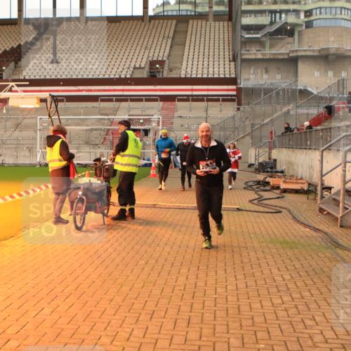 08.12.2024 - St. Pauli X-Mass-Run No. 14 Kathrin Stürmer Photography http://msf.ph/oto/7525130 08.12.2024 10:06:54 Ziel 129, 165, 892, 1007, 1124, 1426, 1720, 2099, 2208, 2212, 2888, 3153, 3338, 3342 meine-sportfotos.de