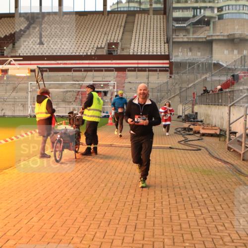 08.12.2024 - St. Pauli X-Mass-Run No. 14 Kathrin Stürmer Photography http://msf.ph/oto/7525132 08.12.2024 10:06:54 Ziel 129, 165, 892, 1007, 1124, 1426, 1720, 2099, 2208, 2212, 2888, 3153, 3338, 3342 meine-sportfotos.de
