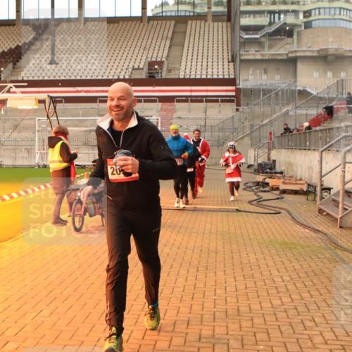 08.12.2024 - St. Pauli X-Mass-Run No. 14 Kathrin Stürmer Photography http://msf.ph/oto/7525135 08.12.2024 10:06:55 Ziel 129, 165, 892, 1007, 1124, 1426, 1720, 2099, 2208, 2212, 3153, 3338, 3342 meine-sportfotos.de
