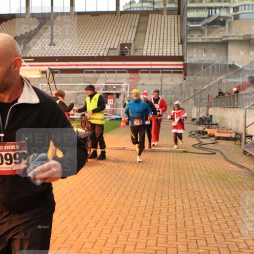 08.12.2024 - St. Pauli X-Mass-Run No. 14 Kathrin Stürmer Photography http://msf.ph/oto/7525138 08.12.2024 10:06:56 Ziel 129, 165, 892, 1007, 1124, 1426, 1720, 2099, 2212, 3153, 3338, 3342 meine-sportfotos.de