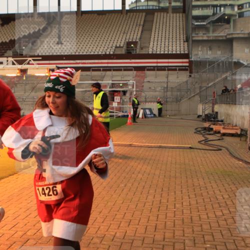 08.12.2024 - St. Pauli X-Mass-Run No. 14 Kathrin Stürmer Photography http://msf.ph/oto/7525152 08.12.2024 10:07:00 Ziel 892, 1007, 1124, 1426, 2099, 2212, 3153, 3338, 3342 meine-sportfotos.de