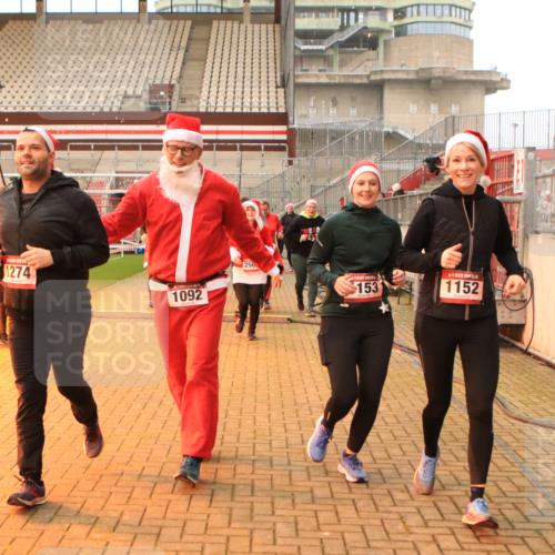 08.12.2024 - St. Pauli X-Mass-Run No. 14 Kathrin Stürmer Photography http://msf.ph/oto/7525164 08.12.2024 10:07:18 Ziel 9, 11, 83, 1092, 1152, 1153, 1274, 1297, 1685, 1867, 2350, 2501, 2504, 2505 meine-sportfotos.de