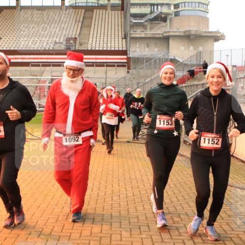 08.12.2024 - St. Pauli X-Mass-Run No. 14 Kathrin Stürmer Photography http://msf.ph/oto/7525165 08.12.2024 10:07:19 Ziel 9, 11, 83, 1092, 1152, 1153, 1274, 1297, 1685, 1867, 2350, 2501, 2504, 2505 meine-sportfotos.de
