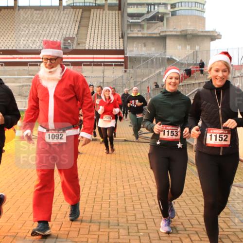 08.12.2024 - St. Pauli X-Mass-Run No. 14 Kathrin Stürmer Photography http://msf.ph/oto/7525166 08.12.2024 10:07:19 Ziel 9, 11, 83, 1092, 1152, 1153, 1274, 1297, 1685, 1867, 2350, 2501, 2504, 2505 meine-sportfotos.de
