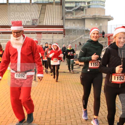 08.12.2024 - St. Pauli X-Mass-Run No. 14 Kathrin Stürmer Photography http://msf.ph/oto/7525167 08.12.2024 10:07:19 Ziel 9, 11, 83, 1092, 1152, 1153, 1274, 1297, 1685, 1867, 2350, 2501, 2504, 2505 meine-sportfotos.de