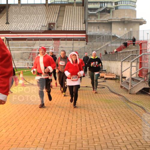 08.12.2024 - St. Pauli X-Mass-Run No. 14 Kathrin Stürmer Photography http://msf.ph/oto/7525171 08.12.2024 10:07:20 Ziel 9, 11, 83, 580, 1092, 1152, 1153, 1274, 1297, 1685, 1867, 2350, 2501, 2504, 2505 meine-sportfotos.de