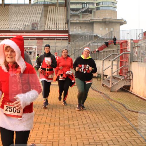 08.12.2024 - St. Pauli X-Mass-Run No. 14 Kathrin Stürmer Photography http://msf.ph/oto/7525174 08.12.2024 10:07:22 Ziel 9, 11, 83, 580, 1092, 1152, 1153, 1274, 1297, 1685, 1867, 2350, 2501, 2504, 2505, 3010, 3012 meine-sportfotos.de