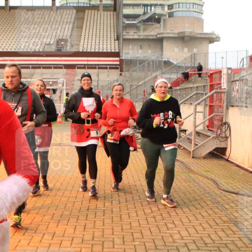 08.12.2024 - St. Pauli X-Mass-Run No. 14 Kathrin Stürmer Photography http://msf.ph/oto/7525176 08.12.2024 10:07:22 Ziel 9, 11, 83, 580, 1092, 1152, 1153, 1274, 1297, 1685, 1867, 2350, 2501, 2504, 2505, 3010, 3012 meine-sportfotos.de