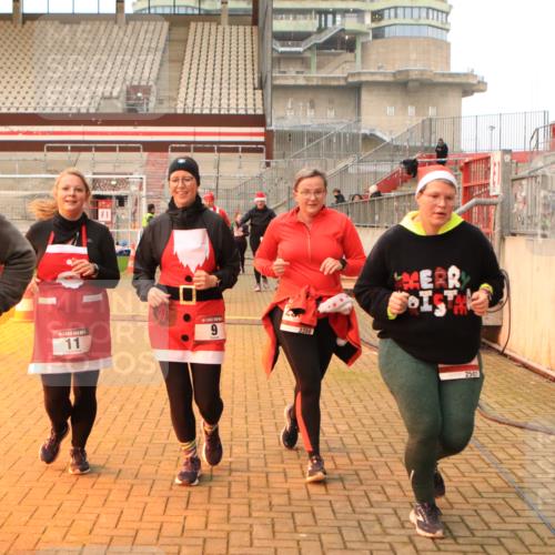 08.12.2024 - St. Pauli X-Mass-Run No. 14 Kathrin Stürmer Photography http://msf.ph/oto/7525178 08.12.2024 10:07:23 Ziel 9, 11, 83, 580, 1092, 1152, 1153, 1274, 1297, 1685, 1867, 2350, 2501, 2504, 2505, 3010, 3012 meine-sportfotos.de