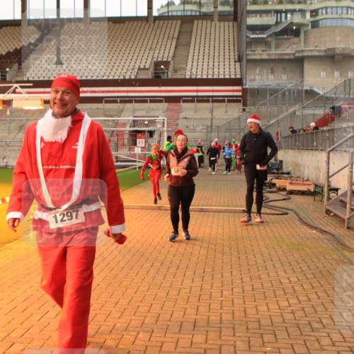 08.12.2024 - St. Pauli X-Mass-Run No. 14 Kathrin Stürmer Photography http://msf.ph/oto/7525192 08.12.2024 10:07:29 Ziel 9, 11, 83, 580, 1297, 1685, 1867, 2350, 2501, 2504, 2505, 2968, 2969, 3010, 3012 meine-sportfotos.de