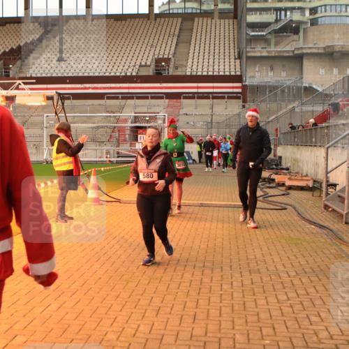 08.12.2024 - St. Pauli X-Mass-Run No. 14 Kathrin Stürmer Photography http://msf.ph/oto/7525195 08.12.2024 10:07:30 Ziel 9, 11, 83, 580, 1297, 1685, 1867, 2350, 2501, 2504, 2505, 2587, 2716, 2968, 2969, 3010, 3012 meine-sportfotos.de