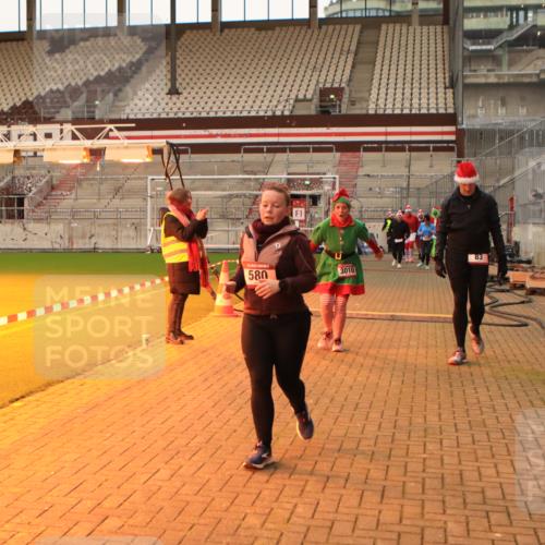 08.12.2024 - St. Pauli X-Mass-Run No. 14 Kathrin Stürmer Photography http://msf.ph/oto/7525198 08.12.2024 10:07:31 Ziel 11, 83, 309, 328, 580, 1297, 1390, 1685, 2350, 2501, 2587, 2716, 2968, 2969, 3010, 3012 meine-sportfotos.de
