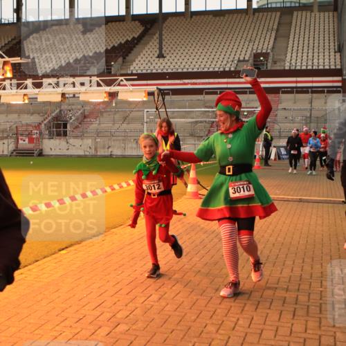 08.12.2024 - St. Pauli X-Mass-Run No. 14 Kathrin Stürmer Photography http://msf.ph/oto/7525199 08.12.2024 10:07:32 Ziel 83, 309, 328, 580, 1297, 1390, 1685, 2587, 2716, 2968, 2969, 3010, 3012 meine-sportfotos.de