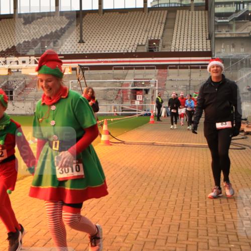 08.12.2024 - St. Pauli X-Mass-Run No. 14 Kathrin Stürmer Photography http://msf.ph/oto/7525202 08.12.2024 10:07:33 Ziel 83, 309, 328, 580, 1297, 1390, 2587, 2716, 2968, 2969, 3010, 3012 meine-sportfotos.de