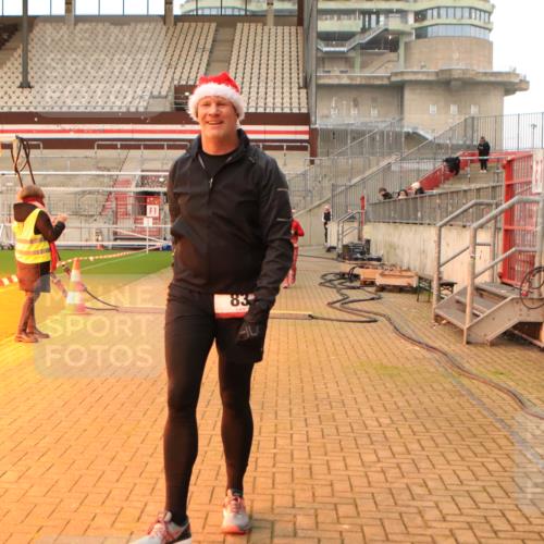 08.12.2024 - St. Pauli X-Mass-Run No. 14 Kathrin Stürmer Photography http://msf.ph/oto/7525208 08.12.2024 10:07:35 Ziel 83, 309, 328, 580, 1297, 1390, 2587, 2716, 2968, 2969, 3010, 3012 meine-sportfotos.de