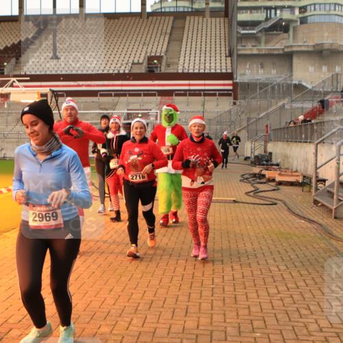 08.12.2024 - St. Pauli X-Mass-Run No. 14 Kathrin Stürmer Photography http://msf.ph/oto/7525213 08.12.2024 10:07:40 Ziel 309, 328, 580, 1048, 1058, 1390, 2587, 2716, 2961, 2964, 2968, 2969, 3010, 3012 meine-sportfotos.de