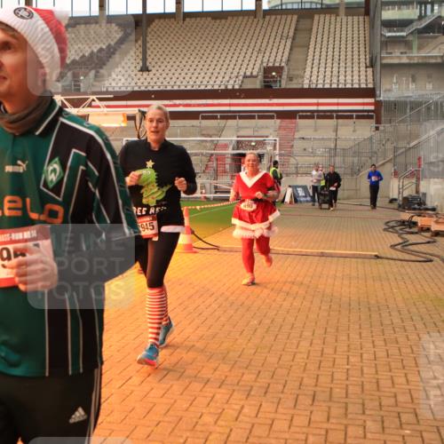 08.12.2024 - St. Pauli X-Mass-Run No. 14 Kathrin Stürmer Photography http://msf.ph/oto/7525237 08.12.2024 10:07:52 Ziel 690, 997, 1026, 1048, 1058, 2753, 2945, 2961, 2964 meine-sportfotos.de
