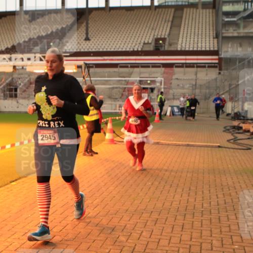 08.12.2024 - St. Pauli X-Mass-Run No. 14 Kathrin Stürmer Photography http://msf.ph/oto/7525239 08.12.2024 10:07:52 Ziel 690, 997, 1026, 1048, 1058, 2753, 2945, 2961, 2964 meine-sportfotos.de