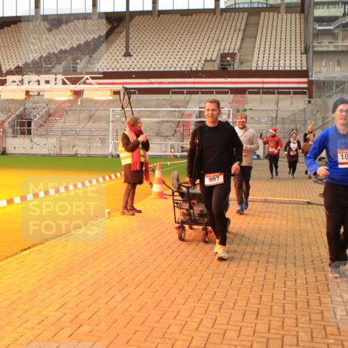 08.12.2024 - St. Pauli X-Mass-Run No. 14 Kathrin Stürmer Photography http://msf.ph/oto/7525241 08.12.2024 10:08:00 Ziel 292, 301, 485, 690, 997, 1026, 1423, 2753, 2945, 2961, 2964 meine-sportfotos.de
