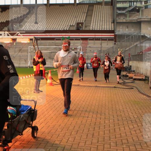 08.12.2024 - St. Pauli X-Mass-Run No. 14 Kathrin Stürmer Photography http://msf.ph/oto/7525248 08.12.2024 10:08:02 Ziel 292, 301, 485, 690, 997, 1026, 1423, 2753, 2945 meine-sportfotos.de