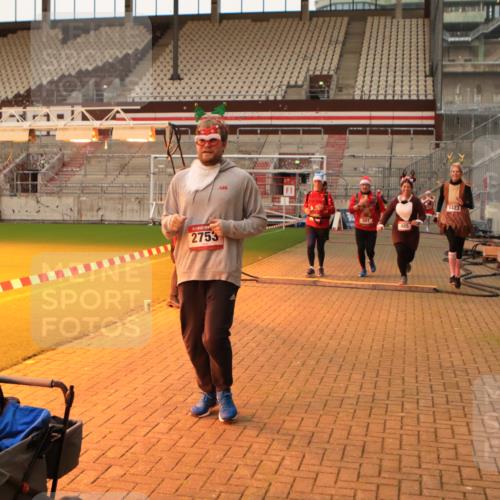 08.12.2024 - St. Pauli X-Mass-Run No. 14 Kathrin Stürmer Photography http://msf.ph/oto/7525251 08.12.2024 10:08:03 Ziel 292, 301, 485, 690, 997, 1026, 1423, 2753 meine-sportfotos.de