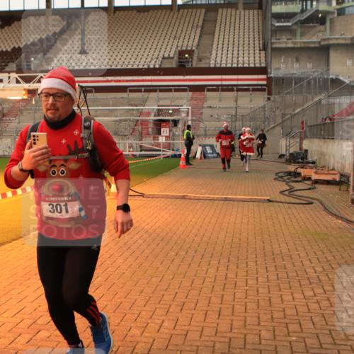 08.12.2024 - St. Pauli X-Mass-Run No. 14 Kathrin Stürmer Photography http://msf.ph/oto/7525264 08.12.2024 10:08:07 Ziel 292, 301, 485, 997, 1026, 1310, 1423, 1952, 1961, 2753 meine-sportfotos.de