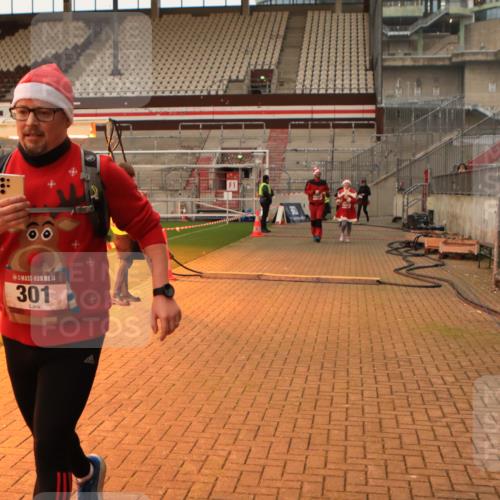 08.12.2024 - St. Pauli X-Mass-Run No. 14 Kathrin Stürmer Photography http://msf.ph/oto/7525265 08.12.2024 10:08:07 Ziel 292, 301, 485, 997, 1026, 1310, 1423, 1952, 1961, 2753 meine-sportfotos.de
