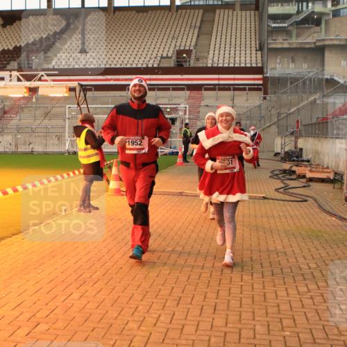 08.12.2024 - St. Pauli X-Mass-Run No. 14 Kathrin Stürmer Photography http://msf.ph/oto/7525270 08.12.2024 10:08:14 Ziel 23, 292, 301, 485, 731, 1167, 1183, 1310, 1423, 1952, 1961 meine-sportfotos.de