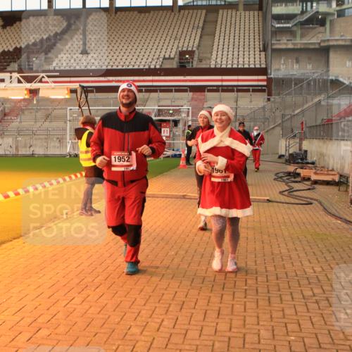 08.12.2024 - St. Pauli X-Mass-Run No. 14 Kathrin Stürmer Photography http://msf.ph/oto/7525271 08.12.2024 10:08:14 Ziel 23, 292, 301, 485, 731, 1167, 1183, 1310, 1423, 1952, 1961 meine-sportfotos.de