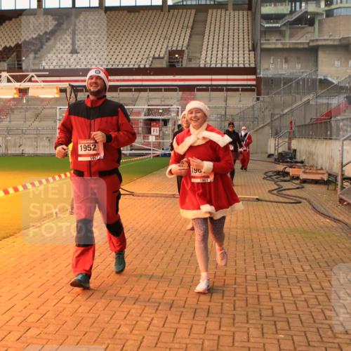 08.12.2024 - St. Pauli X-Mass-Run No. 14 Kathrin Stürmer Photography http://msf.ph/oto/7525272 08.12.2024 10:08:14 Ziel 23, 292, 301, 485, 731, 1167, 1183, 1310, 1423, 1952, 1961 meine-sportfotos.de