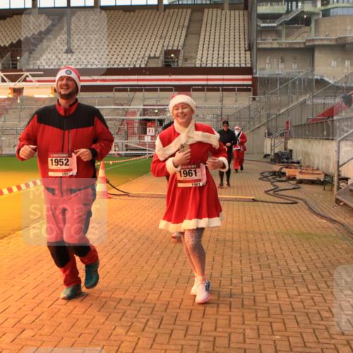 08.12.2024 - St. Pauli X-Mass-Run No. 14 Kathrin Stürmer Photography http://msf.ph/oto/7525273 08.12.2024 10:08:15 Ziel 23, 292, 301, 485, 731, 1167, 1183, 1310, 1423, 1952, 1961 meine-sportfotos.de