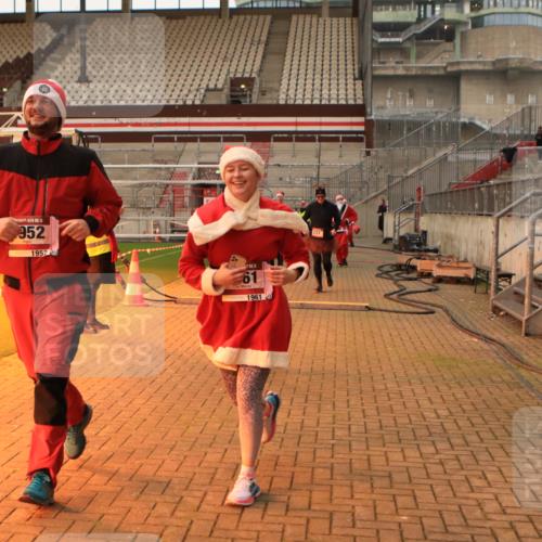 08.12.2024 - St. Pauli X-Mass-Run No. 14 Kathrin Stürmer Photography http://msf.ph/oto/7525274 08.12.2024 10:08:15 Ziel 23, 292, 301, 485, 731, 1167, 1183, 1310, 1423, 1952, 1961 meine-sportfotos.de