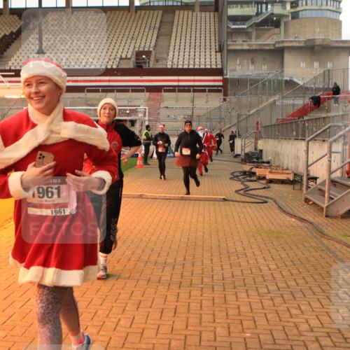 08.12.2024 - St. Pauli X-Mass-Run No. 14 Kathrin Stürmer Photography http://msf.ph/oto/7525277 08.12.2024 10:08:15 Ziel 23, 292, 301, 485, 731, 1167, 1183, 1310, 1423, 1952, 1961 meine-sportfotos.de