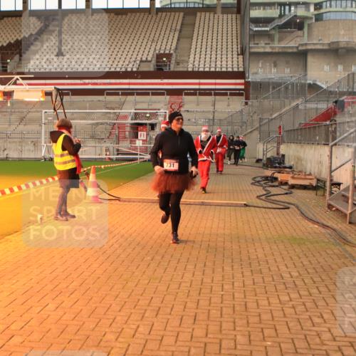 08.12.2024 - St. Pauli X-Mass-Run No. 14 Kathrin Stürmer Photography http://msf.ph/oto/7525286 08.12.2024 10:08:17 Ziel 23, 485, 731, 1167, 1183, 1310, 1952, 1961 meine-sportfotos.de