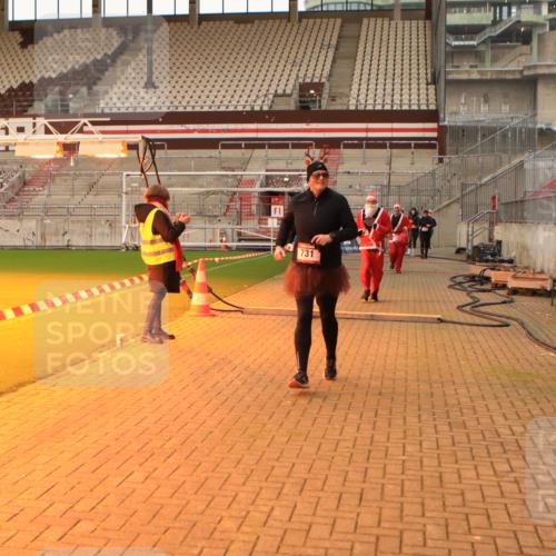 08.12.2024 - St. Pauli X-Mass-Run No. 14 Kathrin Stürmer Photography http://msf.ph/oto/7525287 08.12.2024 10:08:17 Ziel 23, 485, 731, 1167, 1183, 1310, 1952, 1961 meine-sportfotos.de