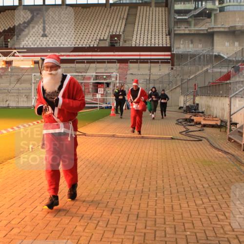 08.12.2024 - St. Pauli X-Mass-Run No. 14 Kathrin Stürmer Photography http://msf.ph/oto/7525296 08.12.2024 10:08:21 Ziel 23, 54, 136, 436, 449, 451, 731, 1167, 1183, 1310, 1952, 1961 meine-sportfotos.de