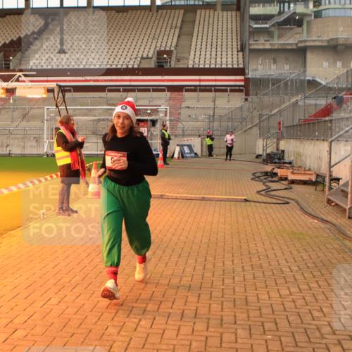 08.12.2024 - St. Pauli X-Mass-Run No. 14 Kathrin Stürmer Photography http://msf.ph/oto/7525309 08.12.2024 10:08:29 Ziel 23, 54, 136, 436, 449, 451, 731, 930, 1167, 1183 meine-sportfotos.de