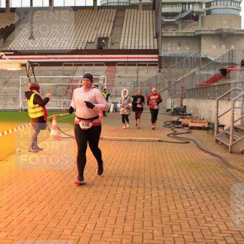 08.12.2024 - St. Pauli X-Mass-Run No. 14 Kathrin Stürmer Photography http://msf.ph/oto/7525315 08.12.2024 10:08:39 Ziel 54, 930, 1156, 1159, 2205 meine-sportfotos.de