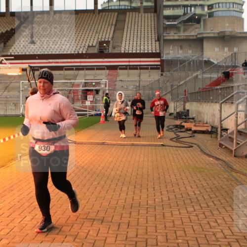 08.12.2024 - St. Pauli X-Mass-Run No. 14 Kathrin Stürmer Photography http://msf.ph/oto/7525317 08.12.2024 10:08:39 Ziel 54, 930, 1156, 1159, 2205 meine-sportfotos.de