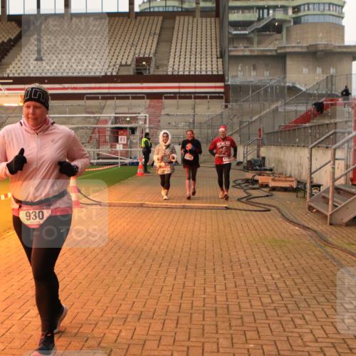 08.12.2024 - St. Pauli X-Mass-Run No. 14 Kathrin Stürmer Photography http://msf.ph/oto/7525318 08.12.2024 10:08:40 Ziel 930, 1156, 1159, 2205 meine-sportfotos.de